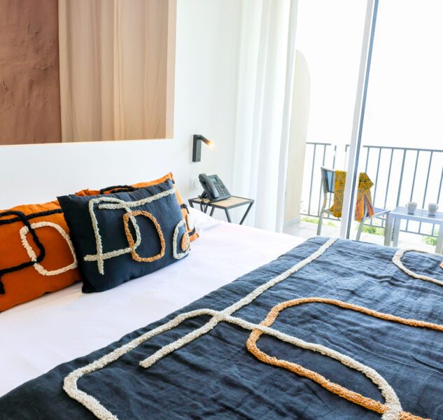 chambre-triple-panorama-avec-balcon-et-vue-mer-saint-erasme