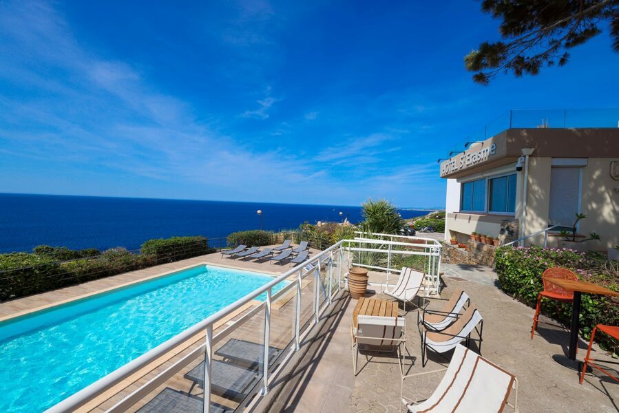 hotel-saint-erasme-piscine-vue-mer-min