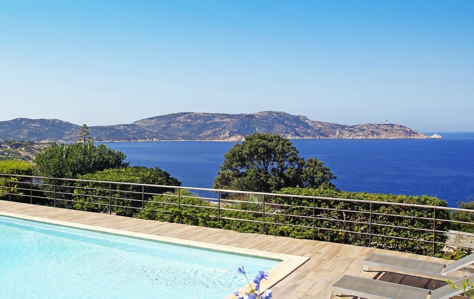 Piscine vue mer Hôtel Le Saint Erasme