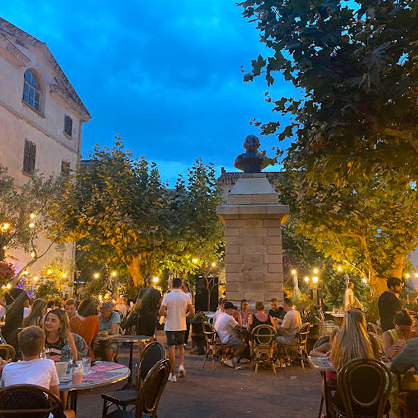 A Piazzetta - Partenaires locaux - Hôtel Le Saint Erasme