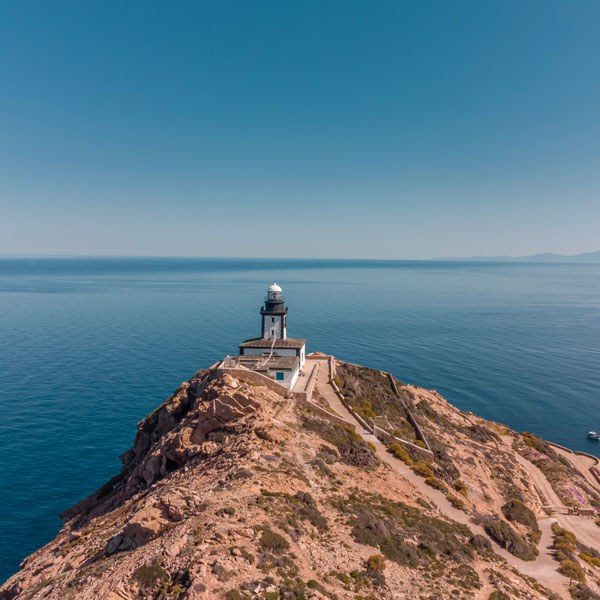 Randonnée Phare de la Revellata - Échappées belles - Hôtel Le Saint Erasme