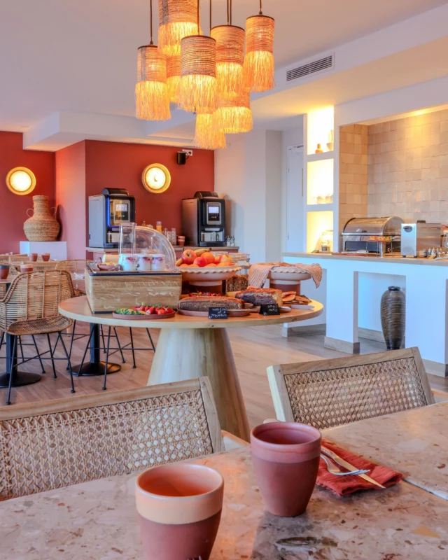 À l’Hôtel Le Saint Erasme, on a envie de se réveiller tôt rien que pour savourer notre petit-déjeuner buffet 🥐☕
.
.
.
.
🧑‍💻 www.hotel-st-erasme.com
☎️ 04 95 65 04 50
📩 info@hotel-st-erasme.com
📍 Route d’Ajaccio 20260 CALVI
©️ Olivier et Luis Sanchez
@crystalpicturesagency

Visit Calvi • Beautiful Destinations • Things to Do in Corsica • European Summer • Corsica Recommendations • Places to Visit in Calvi • Summer in Corsica.

#HotelLeStErasme #lesainterasme #hotelcalvi #hotelcorse #calvi #visitcorsica #CorsicanLife #ecolabel #ecolabeleuropéen #hotelecofriendly #ecofriendly