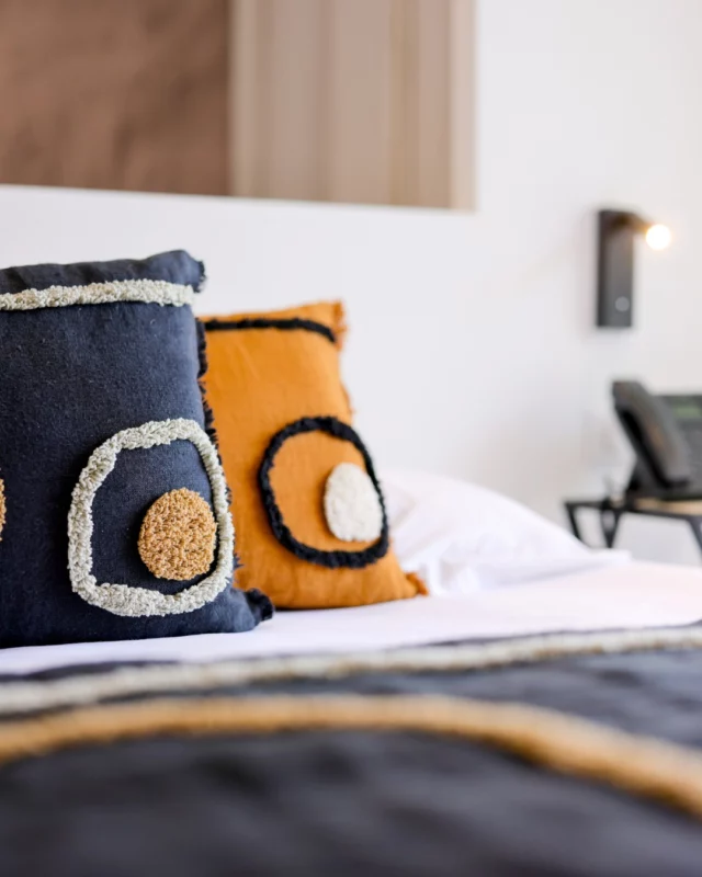 Nos suites communicantes, parfaites pour celles et ceux qui aiment partager chaque moment ensemble. ✨👨‍👩‍👧‍👦
.
.
.
.
.
.
🧑‍💻 www.hotel-st-erasme.com
☎️ 04 95 65 04 50
📩 info@hotel-st-erasme.com
📍 Route d’Ajaccio 20260 CALVI
©️ Olivier et Luis Sanchez
@crystalpicturesagency

Visit Calvi • Beautiful Destinations • Things to Do in Corsica • European Summer • Corsica Recommendations • Places to Visit in Calvi • Summer in Corsica
.
#HotelLeStErasme #lesainterasme #hotelcalvi #hotelcorse #calvi #visitcorsica #CorsicanLife #ecolabel #ecolabeleuropéen #hotelecofriendly #ecofriendly