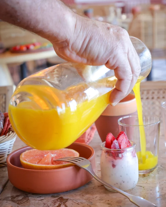 Rien de tel qu'un jus d'orange fraîchement pressé pour attaquer la journée plein d'énergie ! ⚡🍊

Qui on sert en premier ? 🙋‍♀️🙋‍♂️
.
.
.
.
.
.
🧑‍💻 www.hotel-st-erasme.com
☎️ 04 95 65 04 50
📩 info@hotel-st-erasme.com
📍 Route d’Ajaccio 20260 CALVI
©️ Olivier et Luis Sanchez
@crystalpicturesagency

Visit Calvi • Beautiful Destinations • Things to Do in Corsica • European Summer • Corsica Recommendations • Places to Visit in Calvi • Summer in Corsica
.
#HotelLeStErasme #lesainterasme #hotelcalvi #hotelcorse #calvi #visitcorsica #CorsicanLife #ecolabel #ecolabeleuropéen #hotelecofriendly #ecofriendly