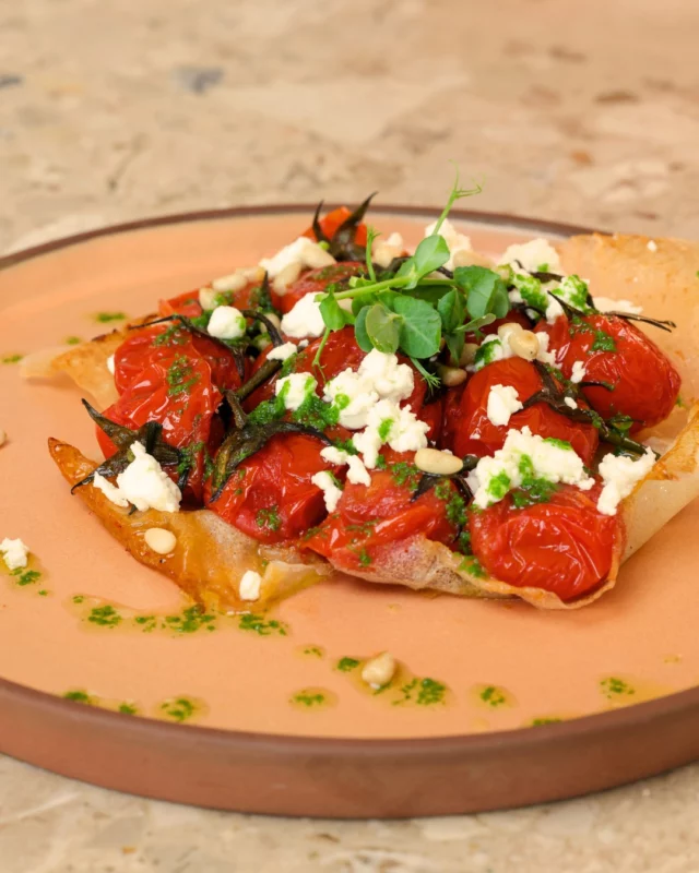 Tomates rôties en tatin sur une pâte filo croustillante, relevées par des pignons de pins grillés et une touche de feta fondante.🍅 

Un pur délice méditerranéen à savourer sans modération ! 😋

Ça vous tente ?

.
.
.
.
.
.
🧑‍💻 www.hotel-st-erasme.com
☎️ 04 95 65 04 50
📩 info@hotel-st-erasme.com
📍 Route d’Ajaccio 20260 CALVI
©️ Olivier et Luis Sanchez
@crystalpicturesagency

Visit Calvi • Beautiful Destinations • Things to Do in Corsica • European Summer • Corsica Recommendations • Places to Visit in Calvi • Summer in Corsica
.
#HotelLeStErasme #lesainterasme #hotelcalvi #hotelcorse #calvi #visitcorsica #CorsicanLife #ecolabel #ecolabeleuropéen #hotelecofriendly #ecofriendly