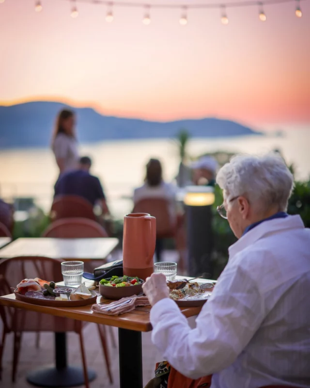 Au Saint Erasme, chaque soir est unique — entre lumière changeante et instants partagés face à la mer. 🧡

.
.
.
.
.
.
🧑‍💻 www.hotel-st-erasme.com
☎️ 04 95 65 04 50
📩 info@hotel-st-erasme.com
📍 Route d’Ajaccio 20260 CALVI
©️ Olivier et Luis Sanchez
@crystalpicturesagency

Visit Calvi • Beautiful Destinations • Things to Do in Corsica • European Summer • Corsica Recommendations • Places to Visit in Calvi • Summer in Corsica
.
#HotelLeStErasme #lesainterasme #hotelcalvi #hotelcorse #calvi #visitcorsica #CorsicanLife #ecolabel #ecolabeleuropéen #hotelecofriendly #ecofriendly